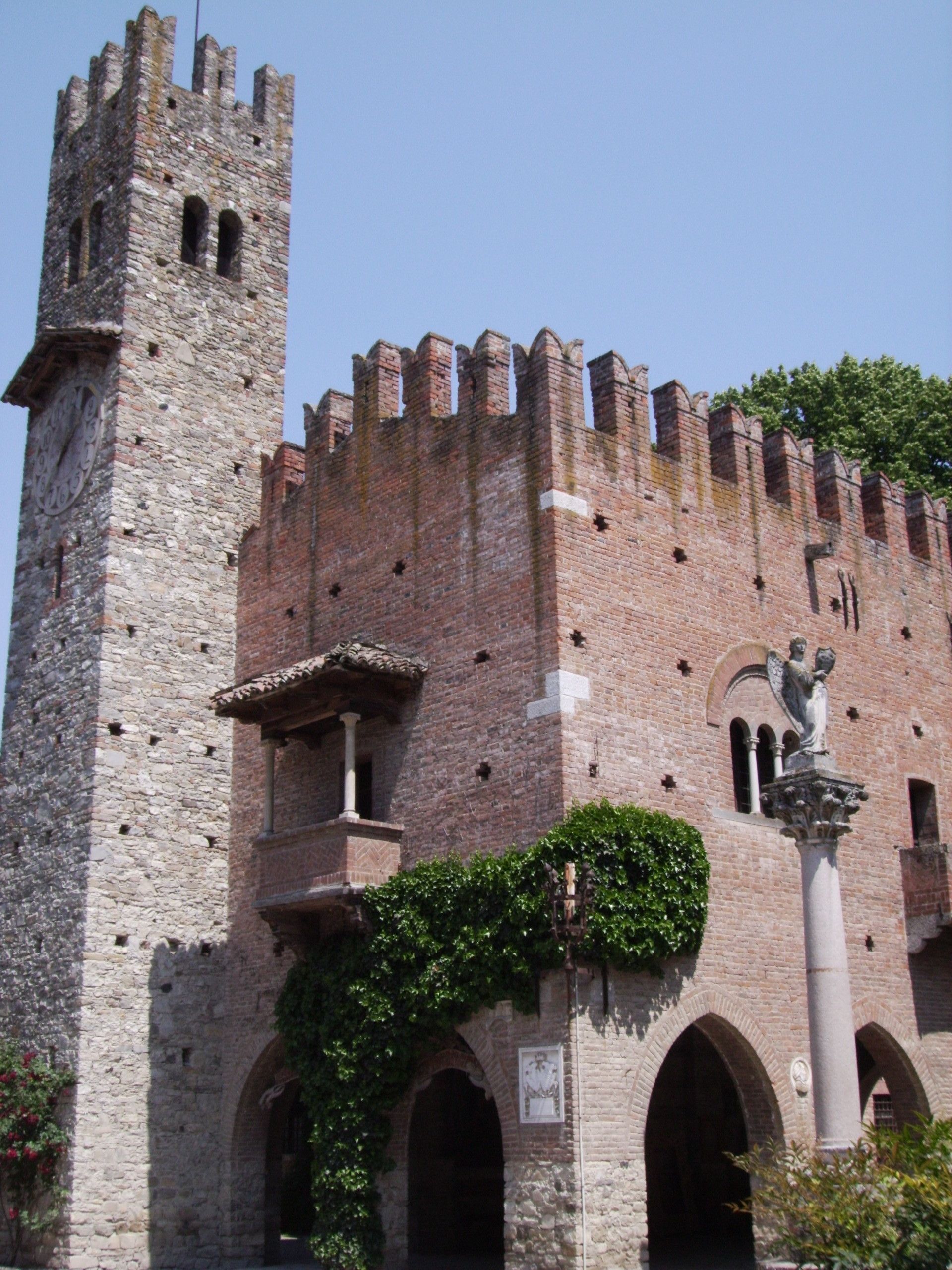 Palazzo dell'Istituzione Grazzano Visconti